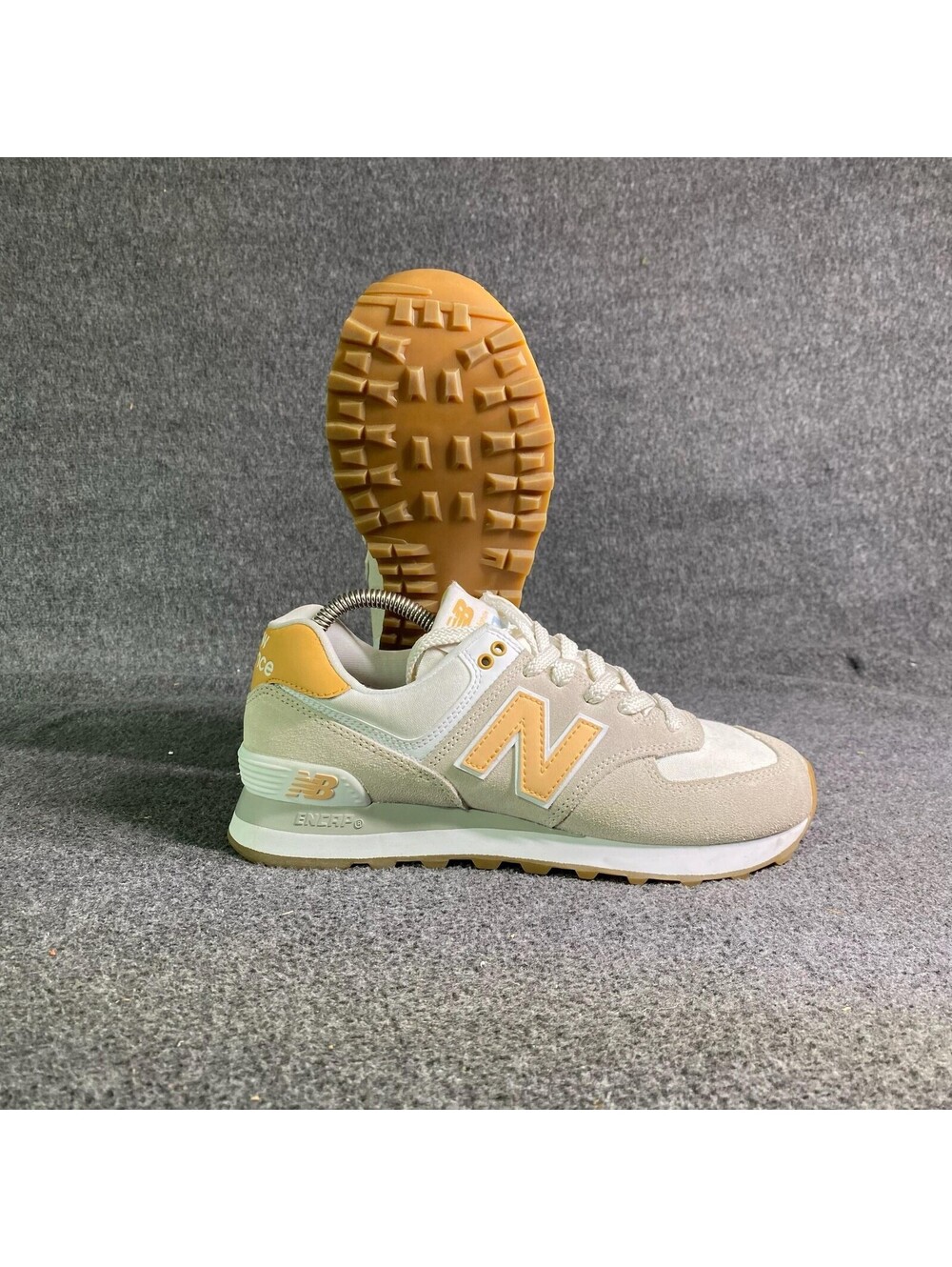 New Balance 574 Core Timberwolf Suede Womens Sz 8 Casual Sneakers WL574COR
